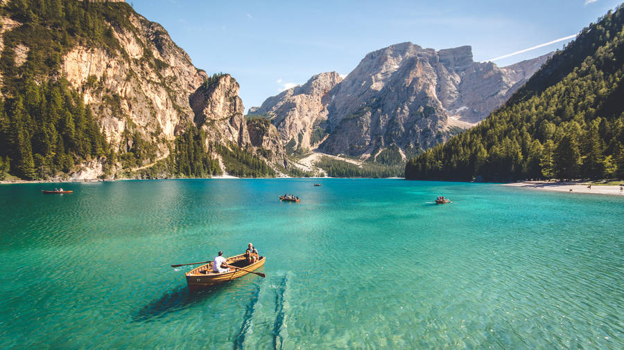 Yahoo Lake With Boats Wallpaper