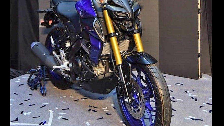 Yamaha Mt 15 With Gold Hydraulic Forks Wallpaper