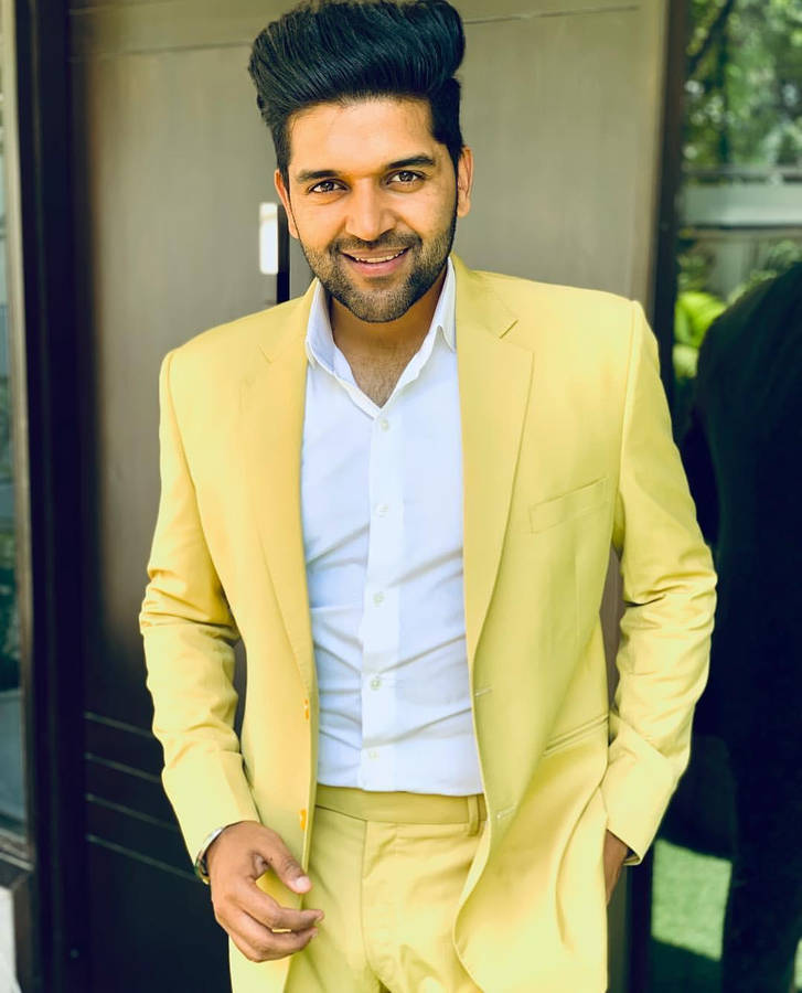 Yellow Suit Guru Randhawa Wallpaper