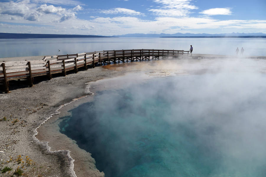 Yellowstone National Park Black Pool Wallpaper