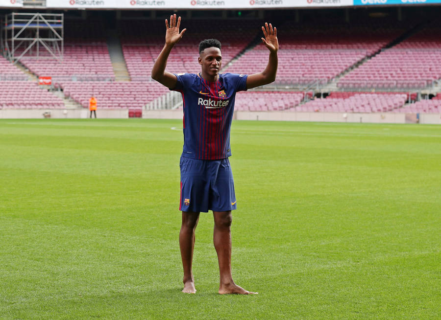 Yerry Mina Barefoot Wallpaper