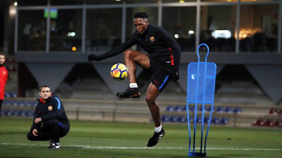 Yerry Mina Kicking The Ball Wallpaper