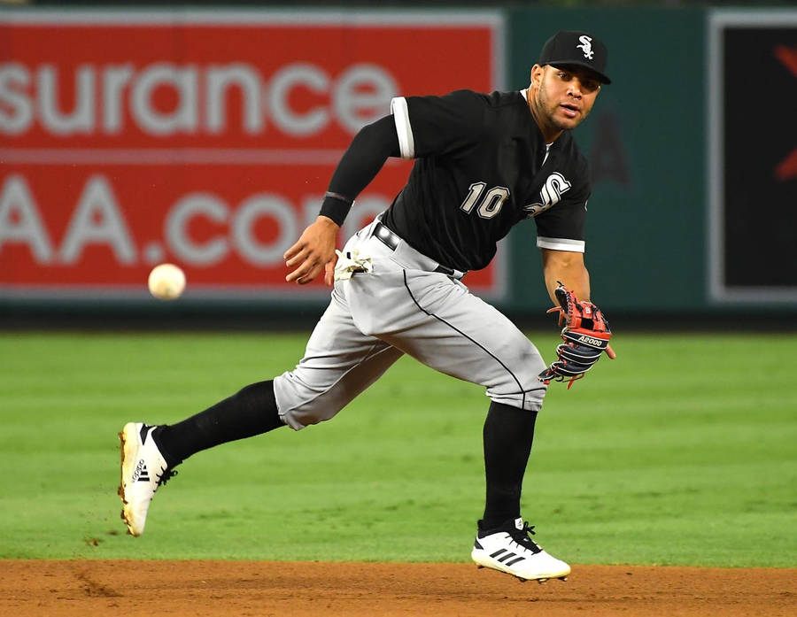 Yoan Moncada Wearing Black And Gray Wallpaper