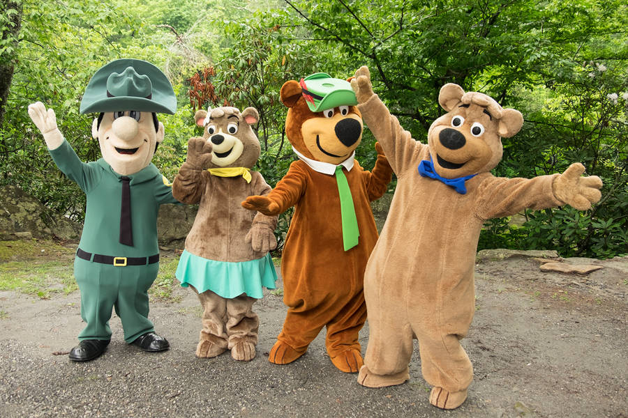 Yogi Bear With Friends Wallpaper