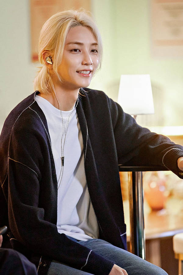 Yoon Jeonghan Open Mic Wallpaper