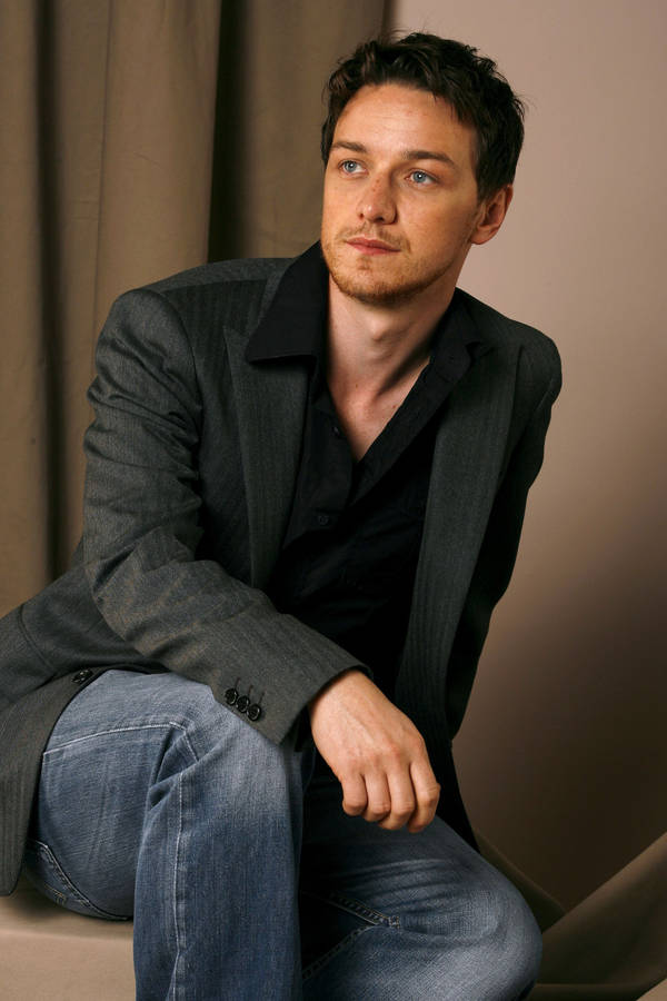 Young Adult Scottish Actor James Mcavoy Wallpaper