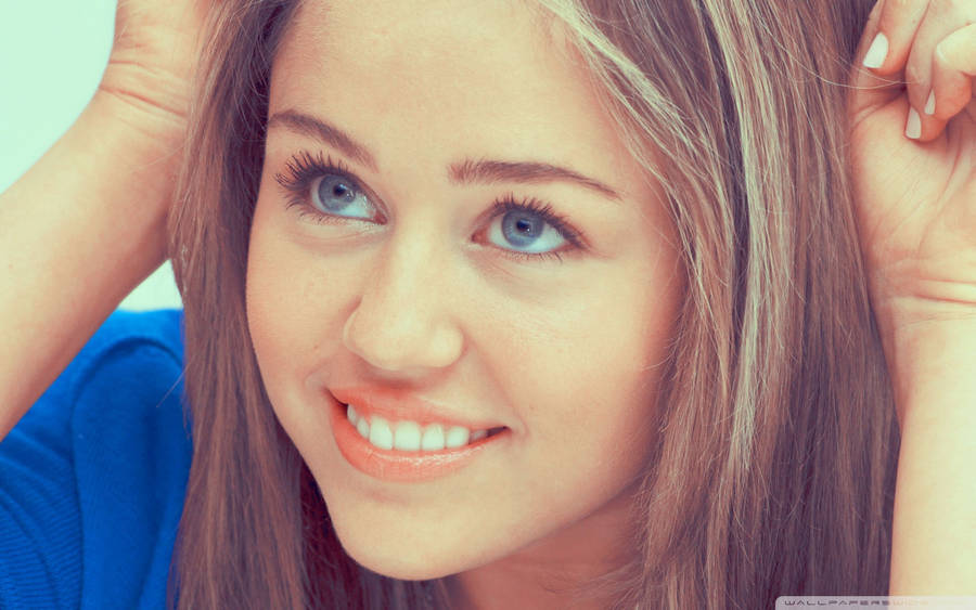 Young And Babyish Miley Cyrus Wallpaper