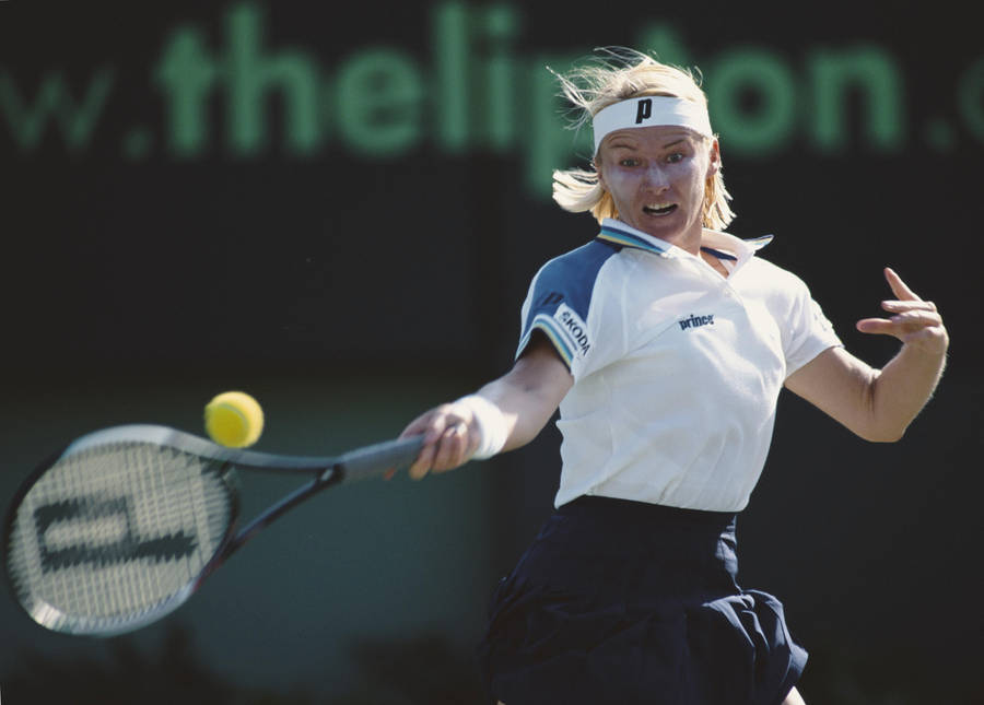 Young Jana Novotna Playing Wallpaper