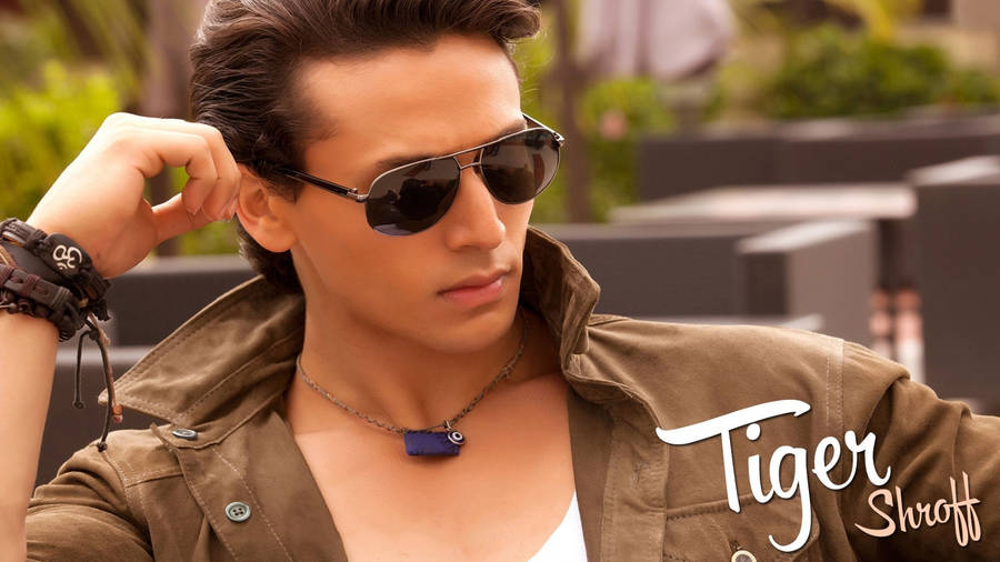 Young Tiger Shroff Wallpaper