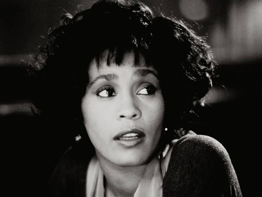 Young Whitney Houston Close-up Wallpaper