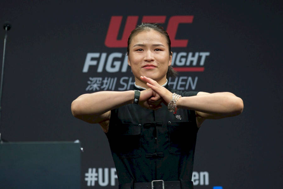 Zhang Weili Displaying Respect In Martial Arts With A Traditional Bowing Hand Gesture. Wallpaper