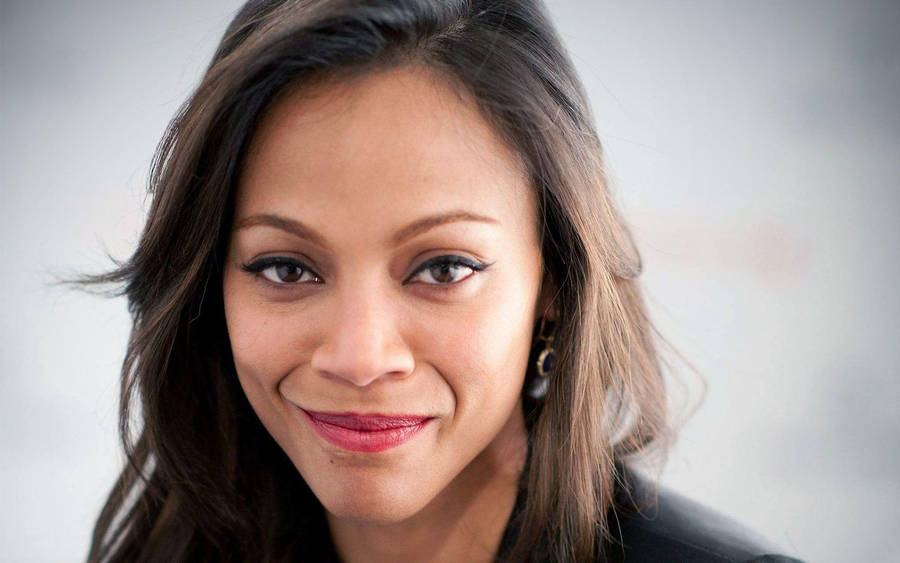 Zoe Saldana Red Lipstick Photograph Wallpaper