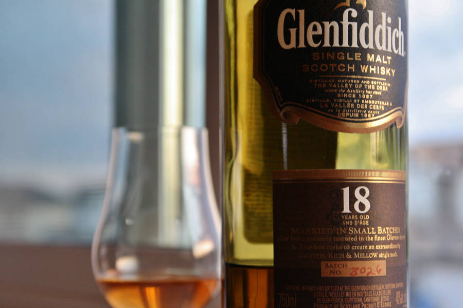 Zoomed In Glenfiddich 18 Year Old Wallpaper