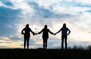3 Best Friends Holding Hands Wallpaper