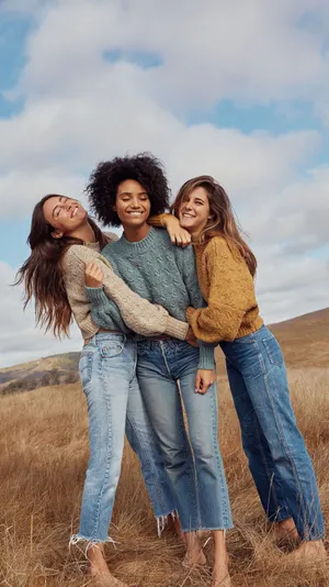 3 Best Friends Hugging Wallpaper