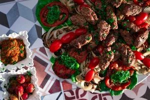 4k Food Moroccan Grill With Salad Wallpaper