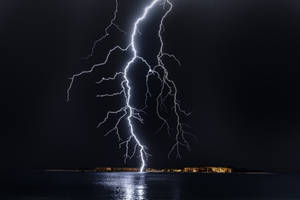 4k Hd Laptop Lightning Wallpaper