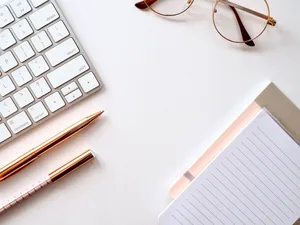 4k White Clean Desk With Rose Gold Accessories Wallpaper