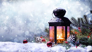 8k Christmas Vintage Lantern Wallpaper