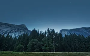 A Beautiful Mountain Range In California Wallpaper