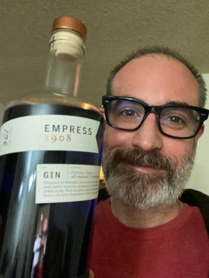 A Selfie Moment With Empress 1908 Gin Wallpaper