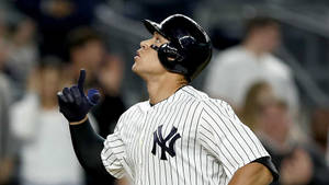 Aaron Judge Looking Up Wallpaper