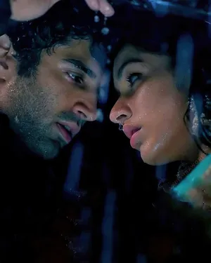 Aashiqui 2 Rahul Jaykar Wearing Bonnet Wallpaper WallpapersOK