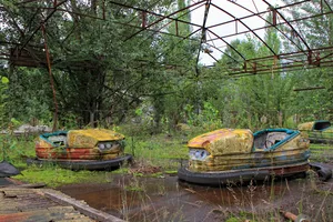 Abandoned Theme Park Ride Wallpaper