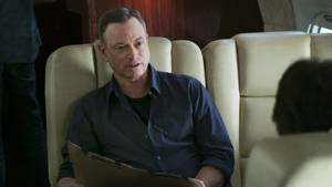 Actor Gary Sinise Inside An Airplane Wallpaper