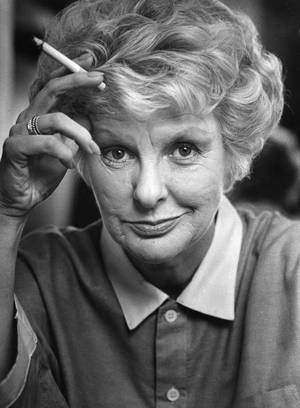 Actress Elaine Stritch Cool Cigarette Portrait Wallpaper