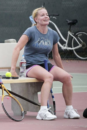 Actress Elisabeth Shue Posing With Her Tennis Racket Wallpaper