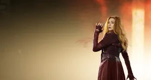 Actress Elizabeth Olsen As Wanda Maximoff Wallpaper