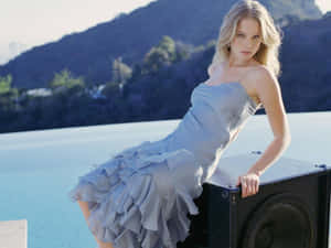 Actress Rachel Nichols Posing In A Stunning Portrait Wallpaper