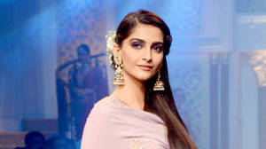 Actress Sonam Kapoor Wallpaper