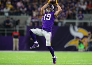 Adam Thielen Football Catch Wallpaper