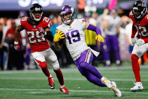 Adam Thielen Vs. Tampa Bay Buccaneers Wallpaper