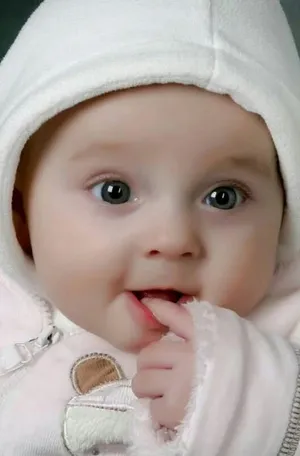 Adorable Babyin White Hoodie Wallpaper