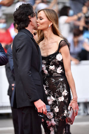 Adrien Brody And Girlfriend Wallpaper