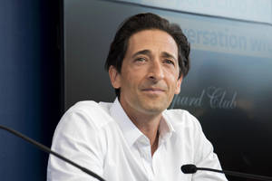 Adrien Brody In Button-down Shirt Wallpaper