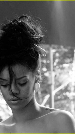 Aesthetic Black And White Rihanna Wallpaper