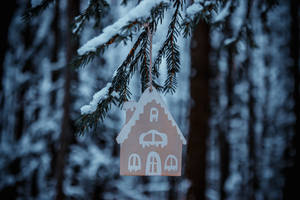 Aesthetic Christmas Gingerbread House Ornament Wallpaper
