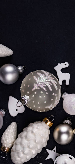 Aesthetic Christmas Iphone Silver Balls Wallpaper