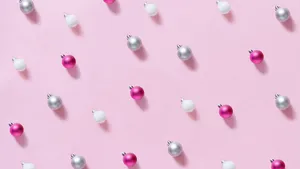 Aesthetic Computer Light Pink With Beads Wallpaper