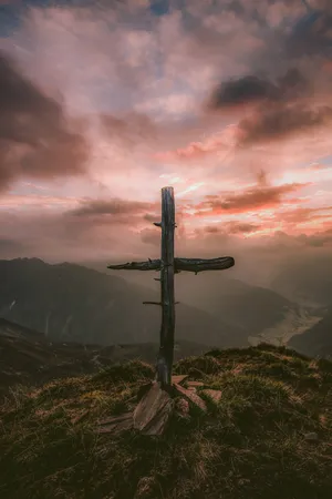 Aesthetic Cross Illuminated In The Night Sky Wallpaper