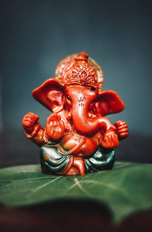 Aesthetic Ganesha Figurine In Red Wallpaper