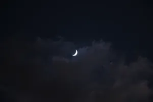 Aesthetic Moon Rising Alone Wallpaper