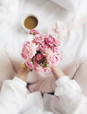 Aesthetic Rose Pink Bouquet Wallpaper