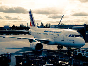 Air France Airbus A318 At Oslo Airport Wallpaper