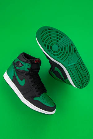 Air Jordan 1 Retro Og Green And Black Wallpaper