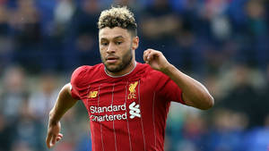 Alex Oxlade-chamberlain Running Front View Wallpaper